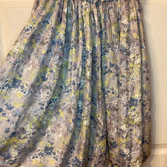 Lauren Conrad Sz 8 beautiful flowered dress - Picture 5 of 5